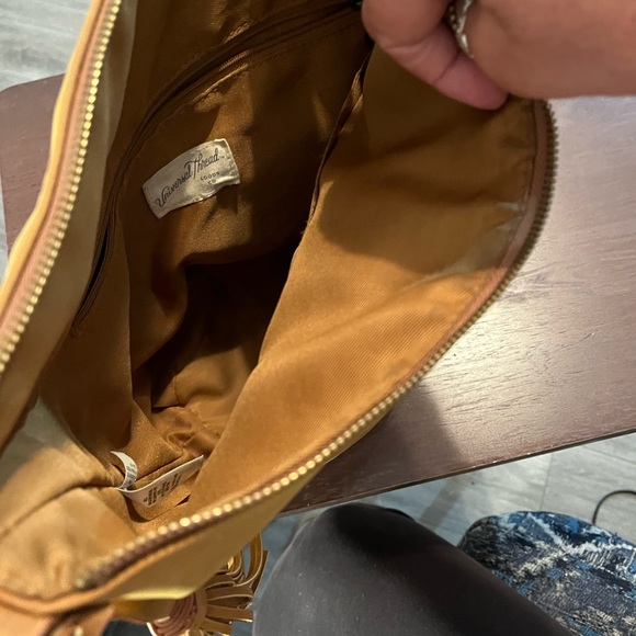 Universal Thread Purse - Picture 12 of 12